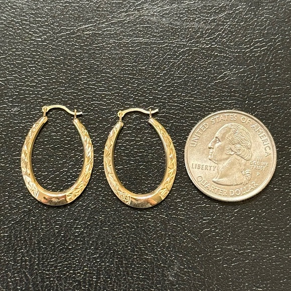 10K Gold Hoop Earrings Oval Textured - Picture 2 of 8